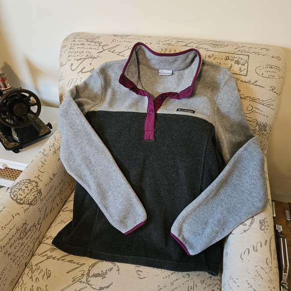 Columbia Jackets & Blazers - Womens Columbia Gray Magenta Pullover Fleece Like New Sz Large